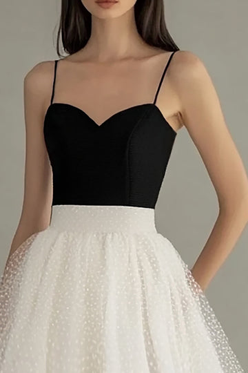 Robe mi-longue blanche en tulle aligne